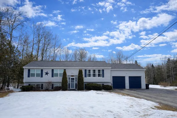 $399,000 | 2094 Glenwood Avenue, Hermon, ME 04401