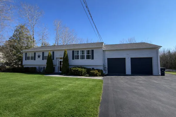 $399,000 | 2094 Glenwood Avenue, Hermon, ME 04401