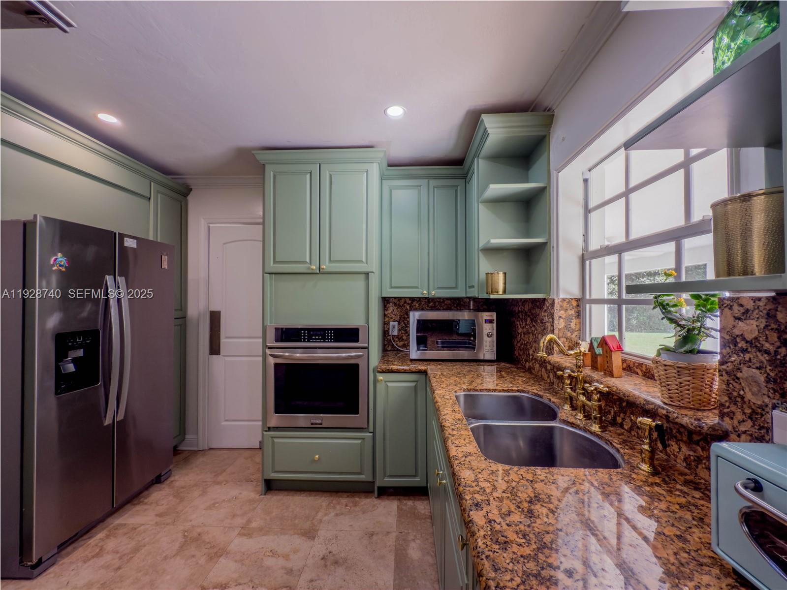 730 Southwest 80th Street Miami, FL 33143 - Photo 7 of 45