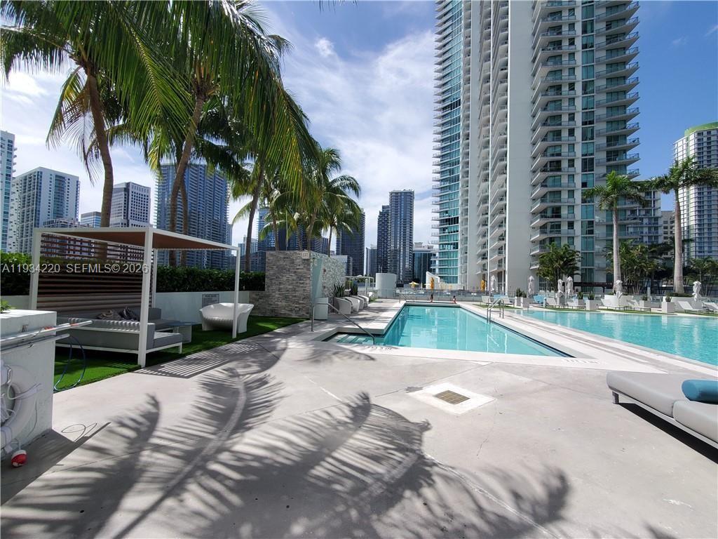 90 Southwest 3rd Street, Unit 2109 Miami, FL 33130 - Photo 28 of 31 a view of backyard with a table and chairs and potted plants