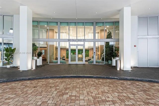 $409,000 | 90 Southwest 3rd Street, Unit 2109, Miami, FL 33130