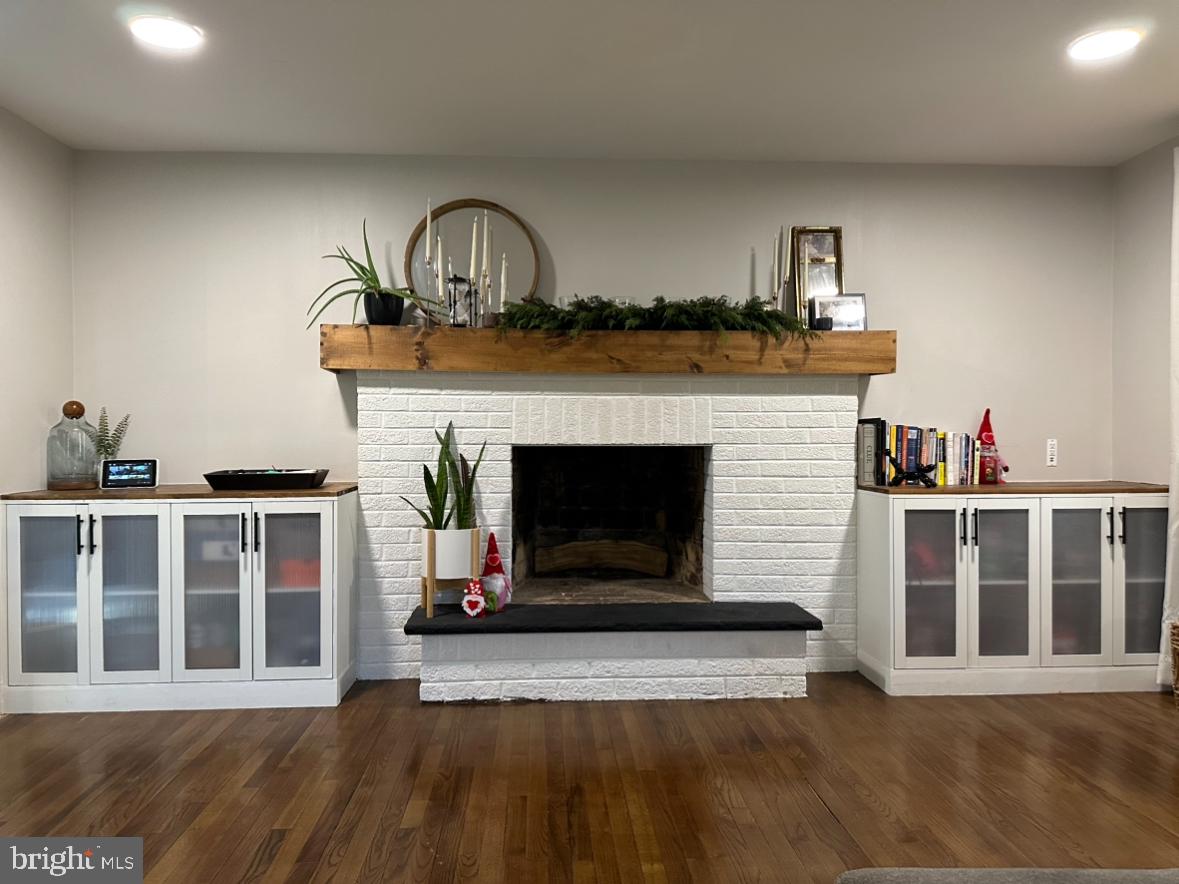 16 Concord Road Garnet Valley, PA 19060 - Photo 6 of 30 Fireplace in the liviing room