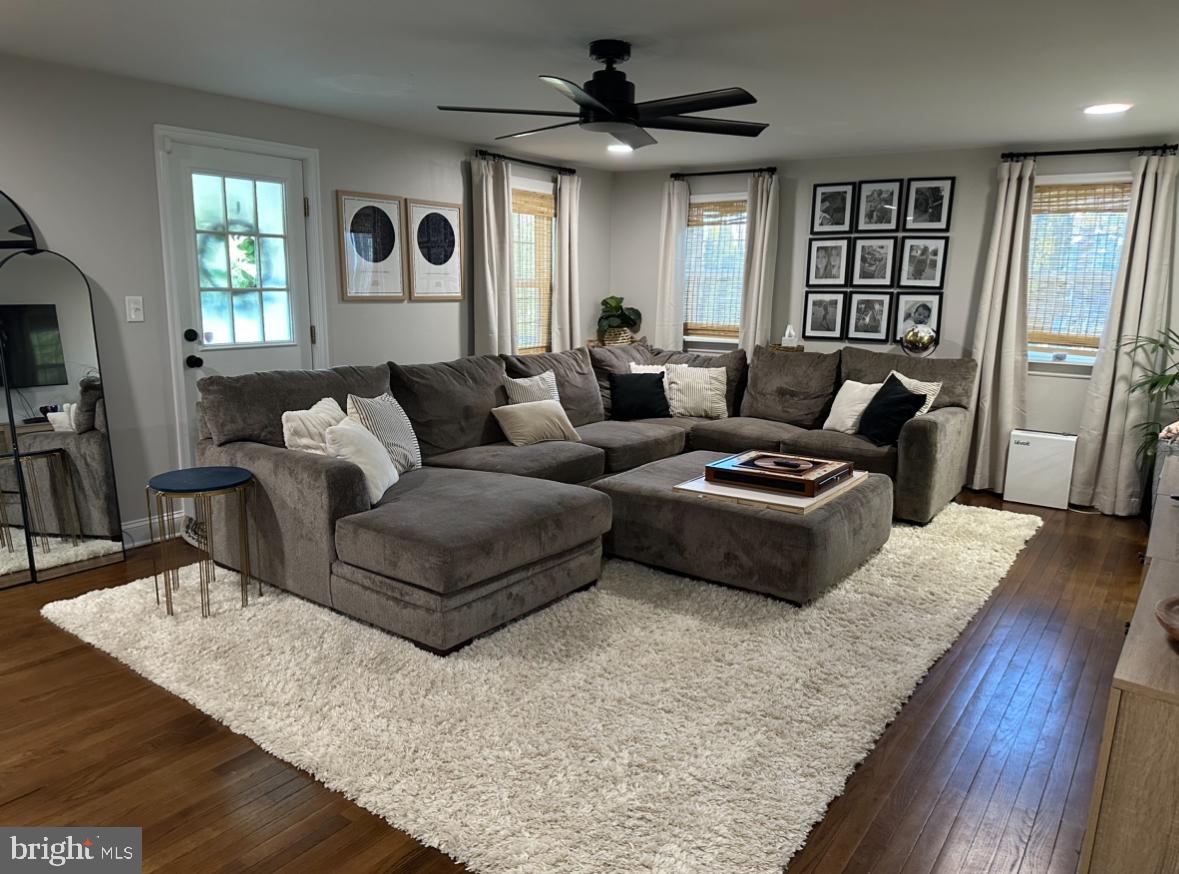 16 Concord Road Garnet Valley, PA 19060 - Photo 7 of 30 Living room