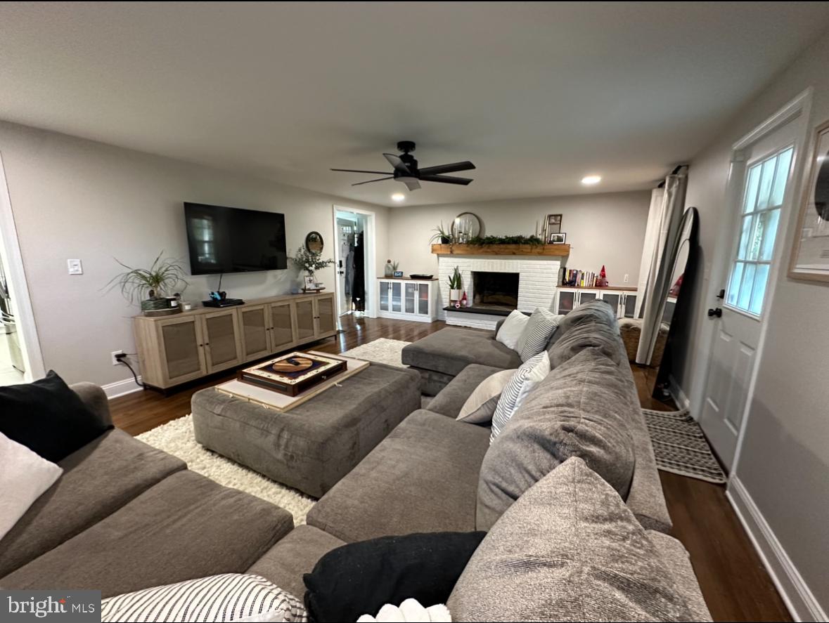 16 Concord Road Garnet Valley, PA 19060 - Photo 8 of 30 Living room