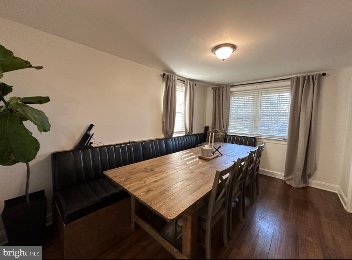 16 Concord Road Garnet Valley, PA 19060 - Photo 10 of 30 Dining room with custom bench seating
