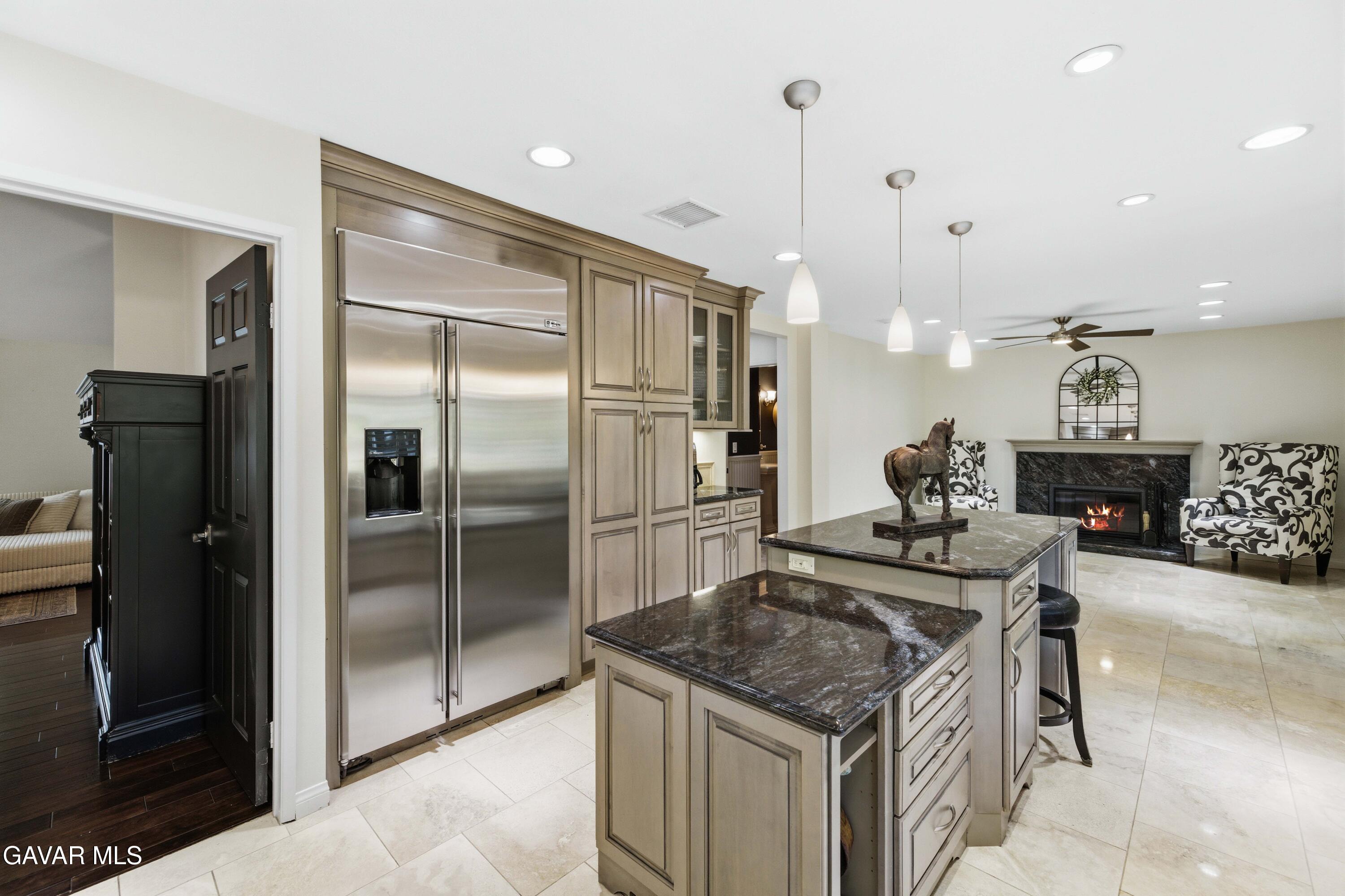 22029 Rodeffer Place Santa Clarita, CA 91350 - Photo 19 of 53 22029 Rodeffer Pl-17