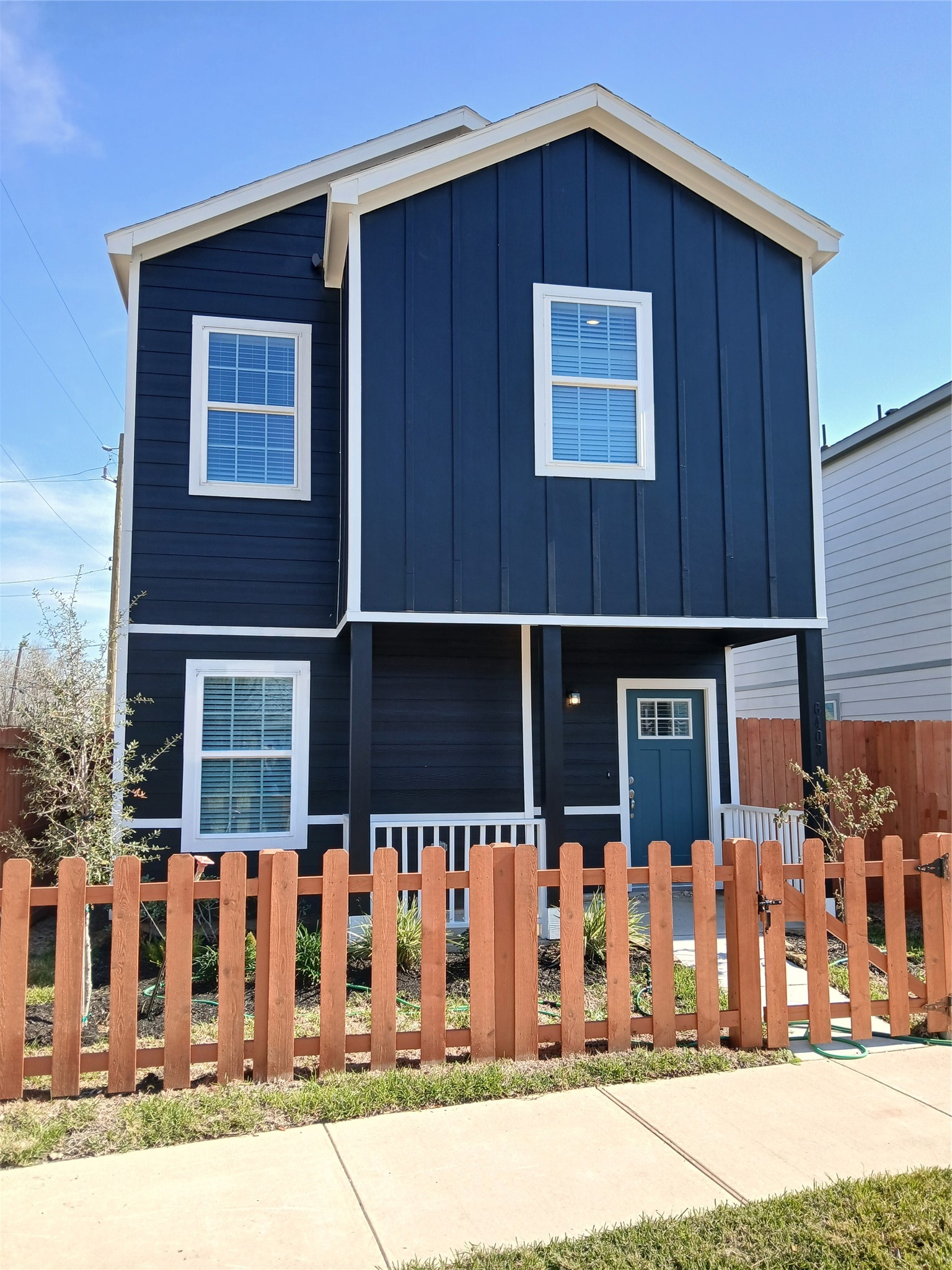 6403 Paris Street Houston, TX 77021 - Photo 1 of 16 front view of wooden house