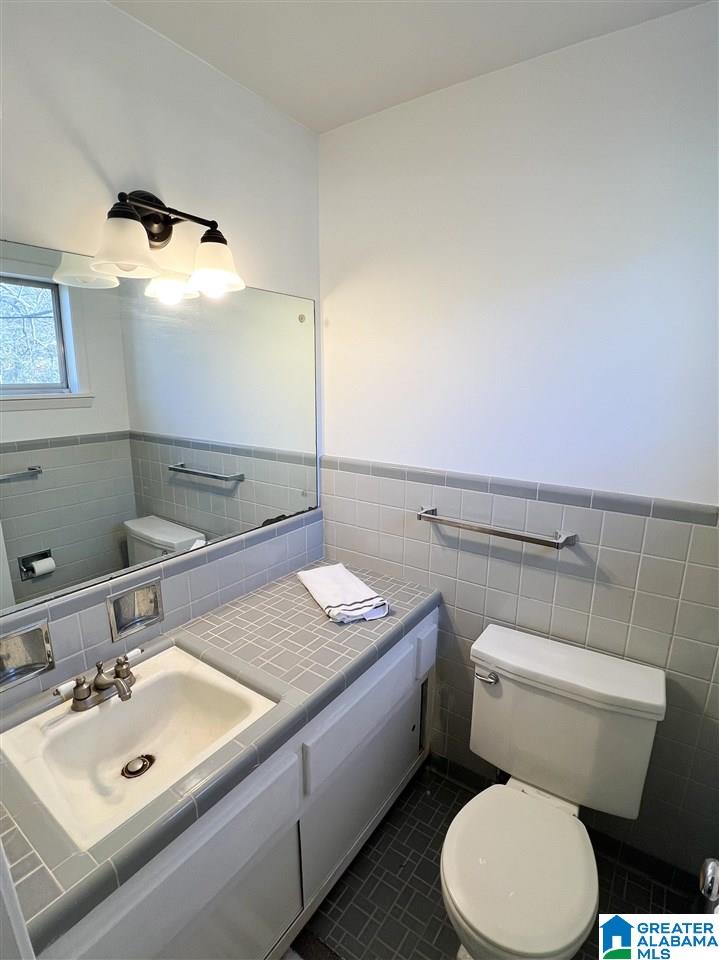 921 Barnisdale Road Birmingham, AL 35235 - Photo 9 of 12