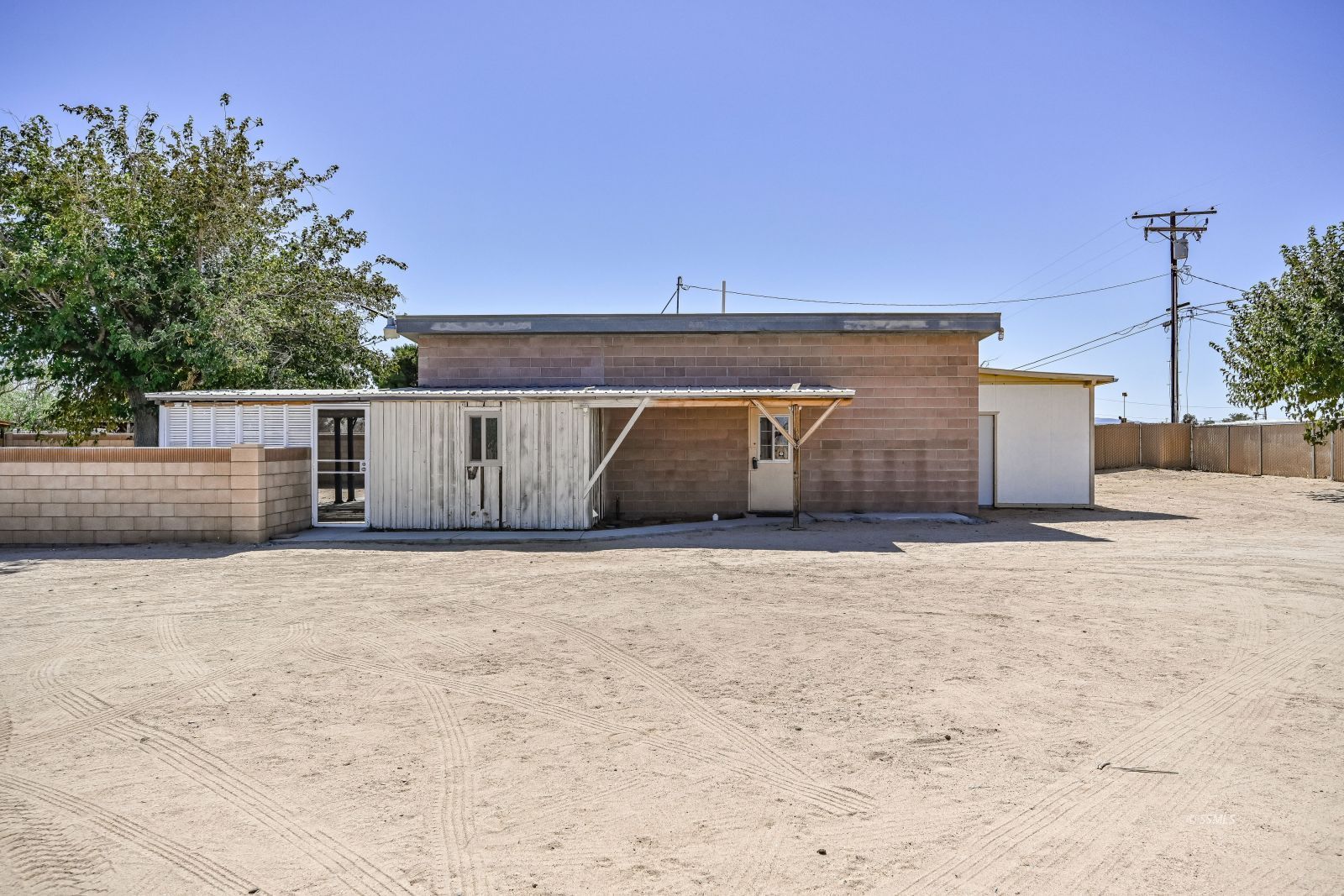 1572 North Calvert Boulevard Ridgecrest, CA 93555 - Photo 2 of 27