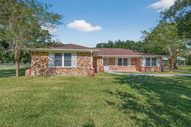 $399,000 | 14 Kingswood Drive, Van Vleck, TX 77482