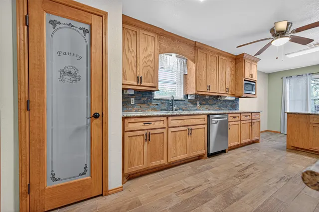 $399,000 | 14 Kingswood Drive, Van Vleck, TX 77482