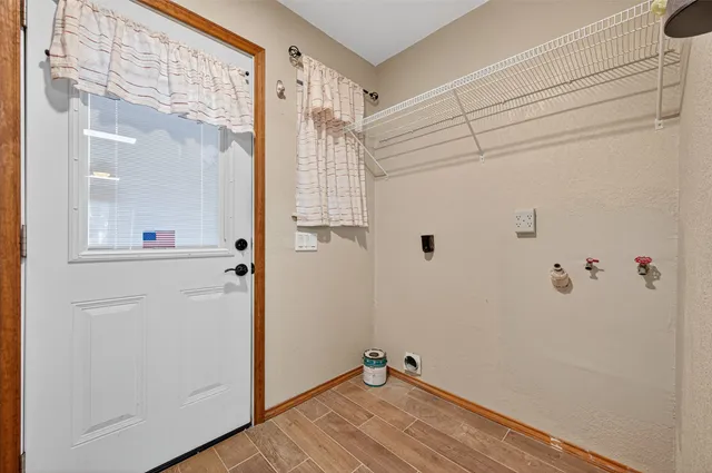 $399,000 | 14 Kingswood Drive, Van Vleck, TX 77482