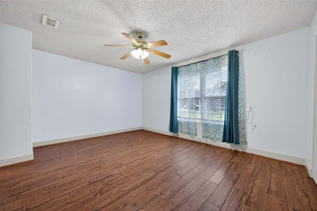 $399,000 | 14 Kingswood Drive, Van Vleck, TX 77482