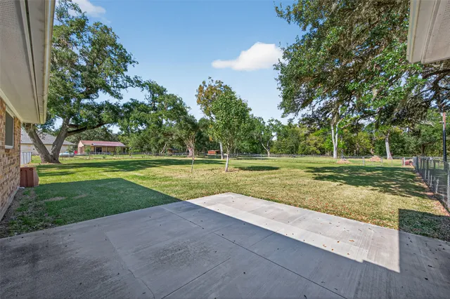 $399,000 | 14 Kingswood Drive, Van Vleck, TX 77482