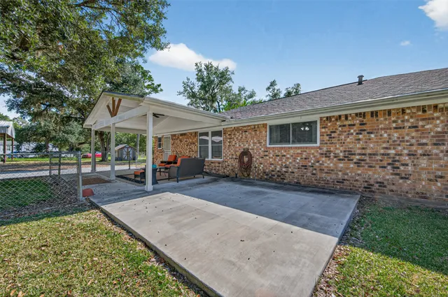 $399,000 | 14 Kingswood Drive, Van Vleck, TX 77482