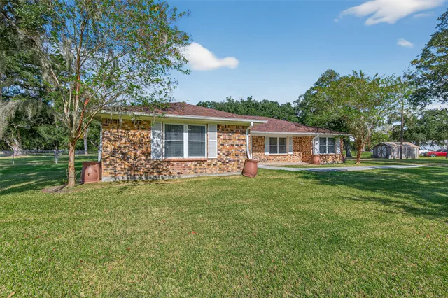 $399,000 | 14 Kingswood Drive, Van Vleck, TX 77482