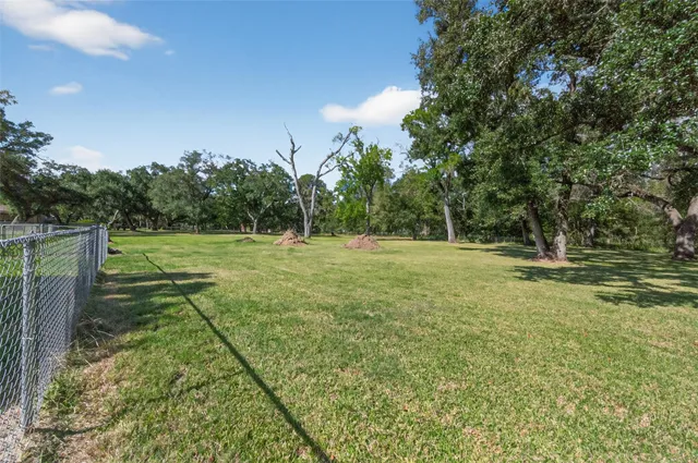$399,000 | 14 Kingswood Drive, Van Vleck, TX 77482