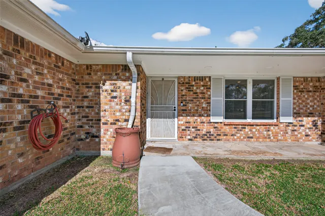 $399,000 | 14 Kingswood Drive, Van Vleck, TX 77482