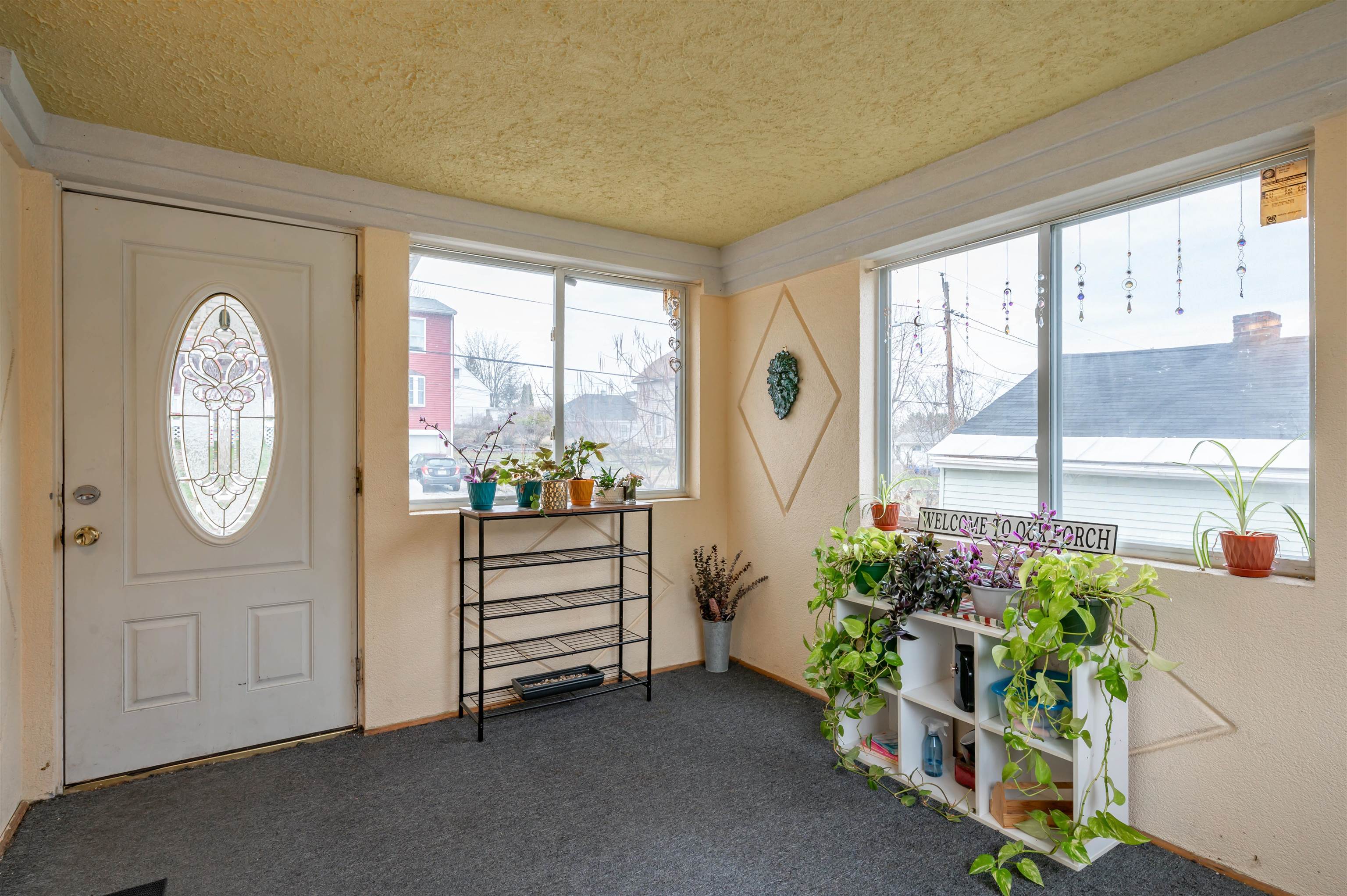 31 Rosemont Avenue Manchester, NH 03103 - Photo 5 of 46