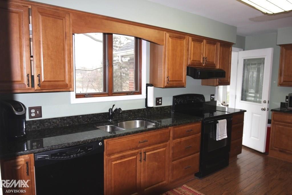 152 Riverside Drive Mount Clemens, MI 48043 - Photo 13 of 28 50030648-12.JPG