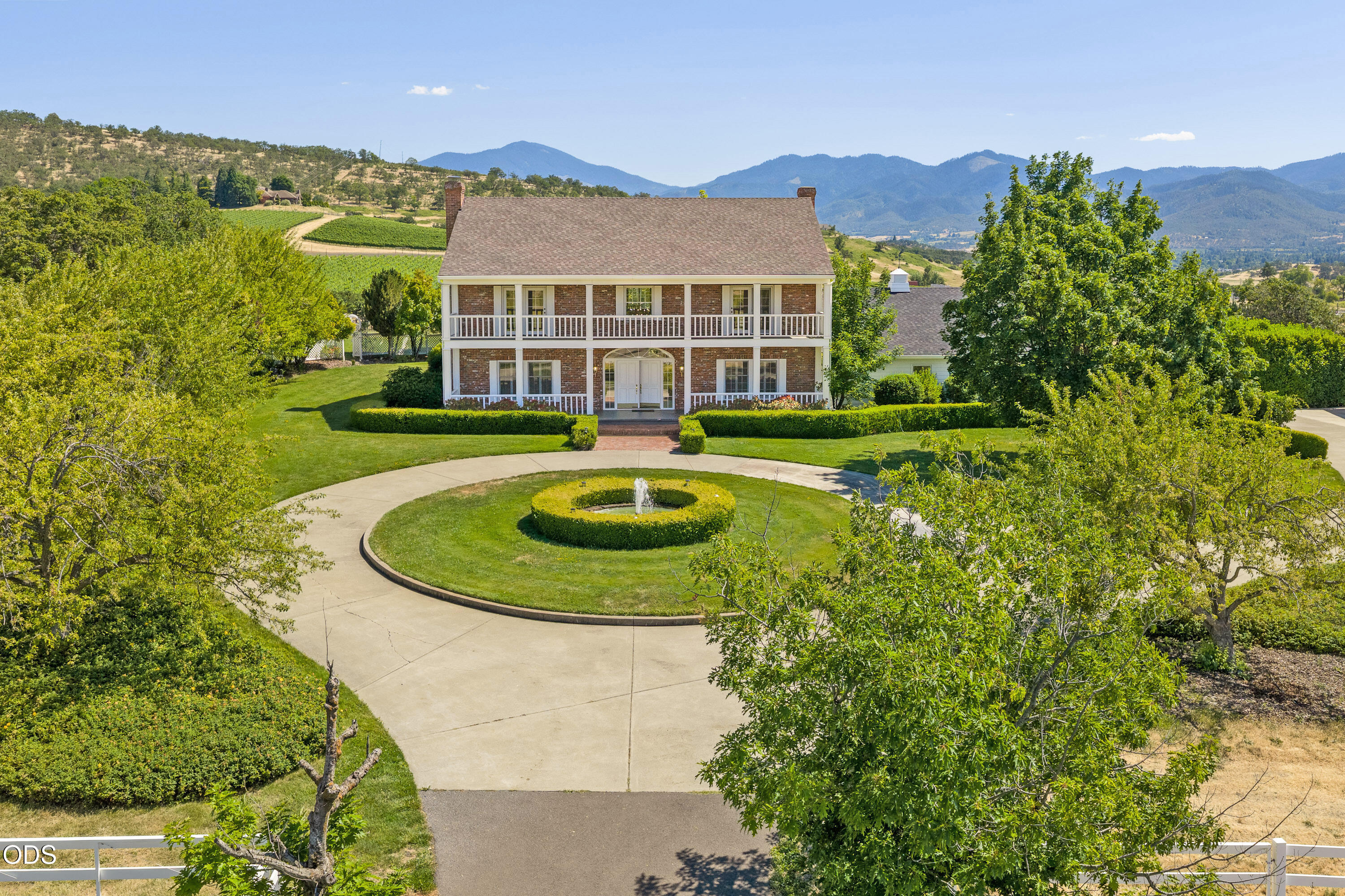 4550 Coal Mine Road Medford, OR 97504 - Photo 3 of 50