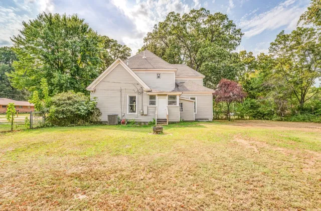 a view of a house with a yard and garage