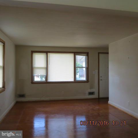 7007 Arion Road Baltimore, MD 21234 - Photo 2 of 11 Living Room