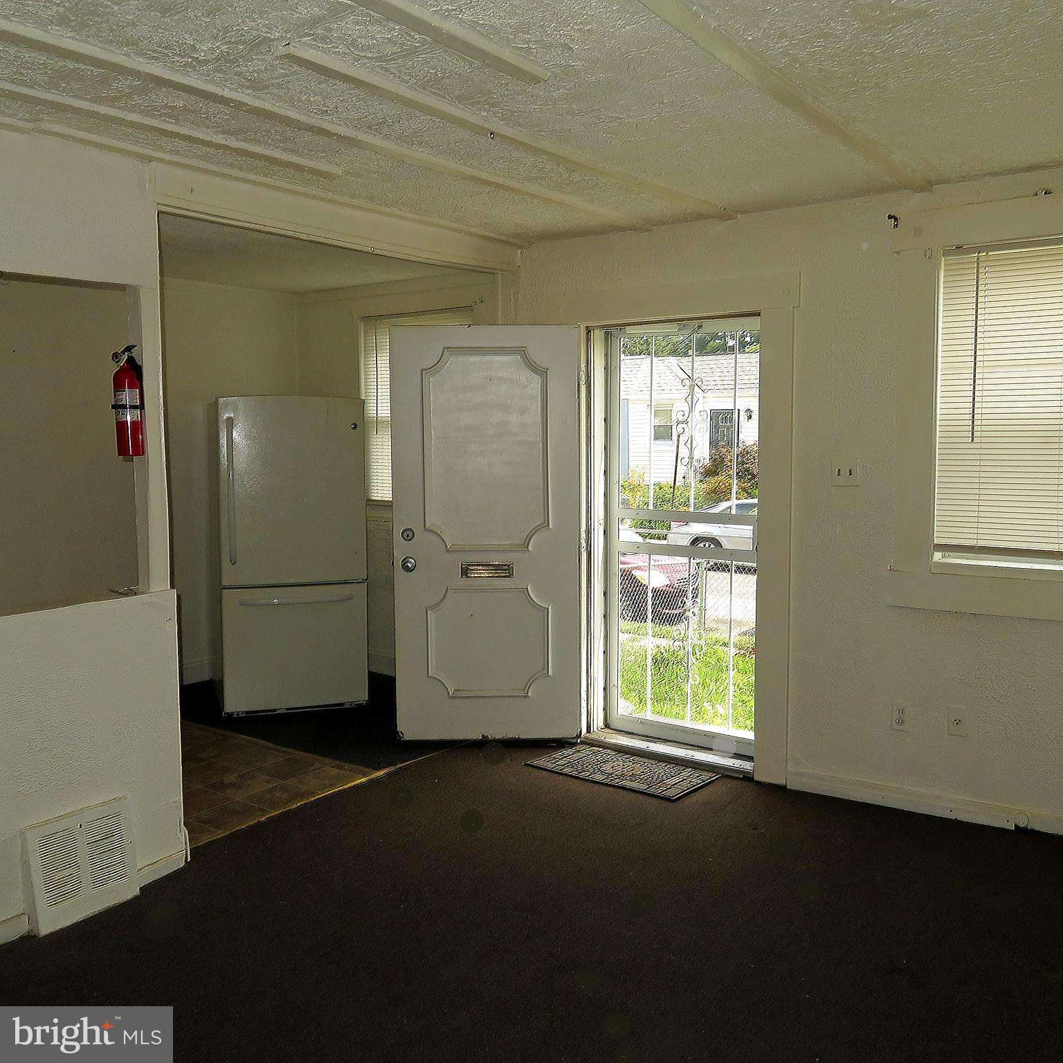 1018 Burnside Road Sharon Hill, PA 19079 - Photo 3 of 18 LIVING ROOM