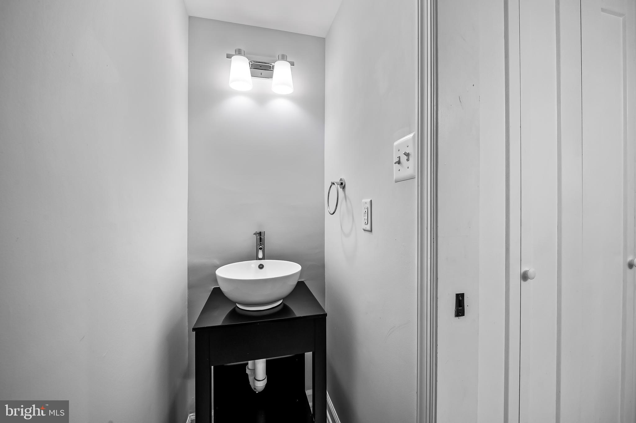 1040 Deer Ridge Drive, Unit 200 Baltimore, MD 21210 - Photo 19 of 38 a bathroom with a sink and a mirror