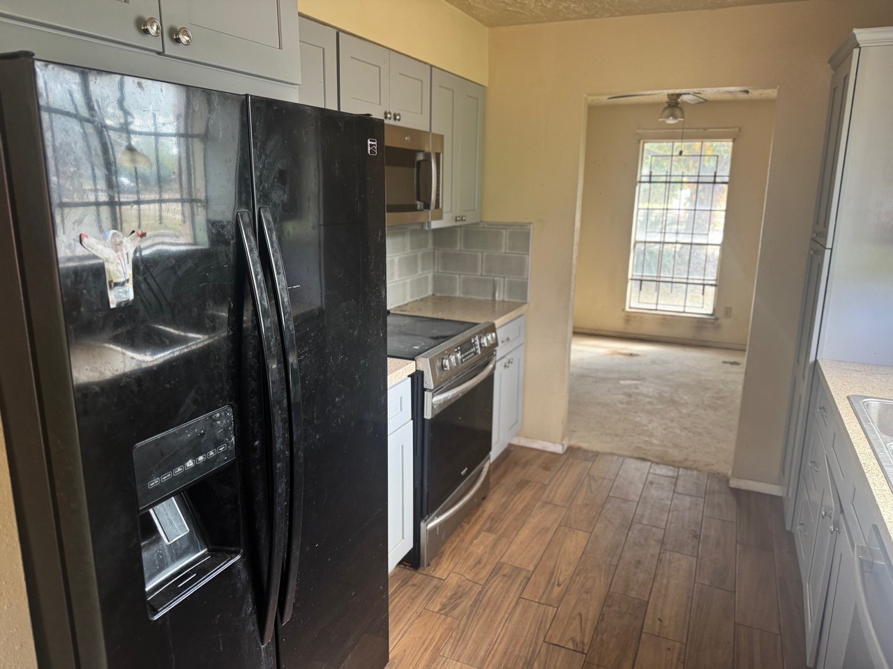 15950 Chimney Rock Road Houston, TX 77489 - Photo 4 of 7 a kitchen with granite countertop a refrigerator sink and cabinets