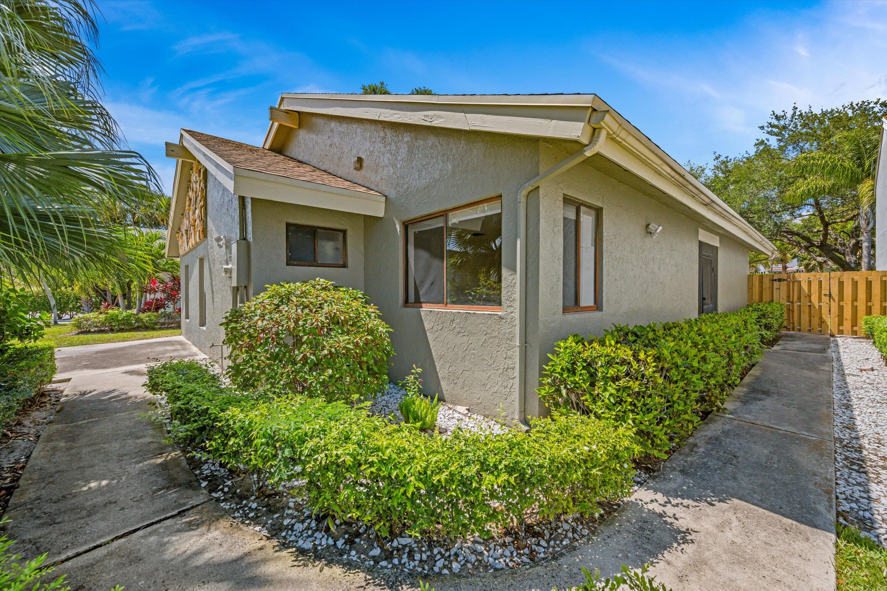 22304 Guadeloupe Street Boca Raton, FL 33433 - Photo 3 of 62 03-DSC_2128