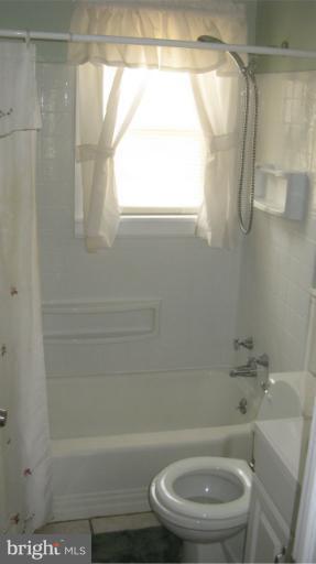 1644 Poles Road Essex, MD 21221 - Photo 7 of 16 Bath