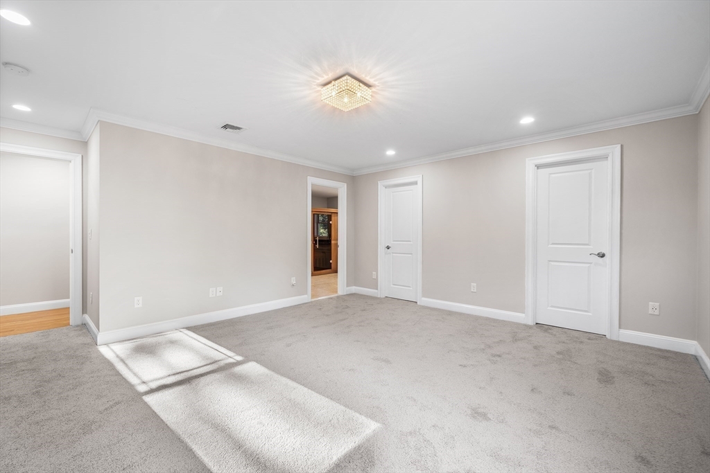 29 Pilgrim Way Walpole, MA 02032 - Photo 21 of 42