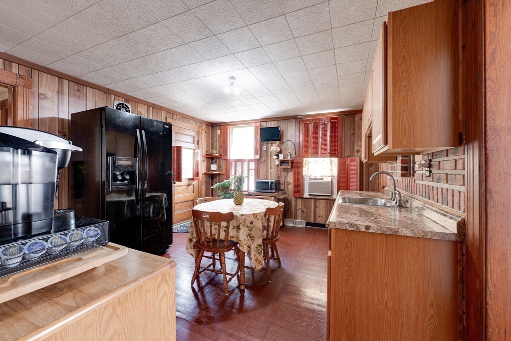 95 Grand Street Springfield, MA 01108 - Photo 10 of 42 Gallery Image 10