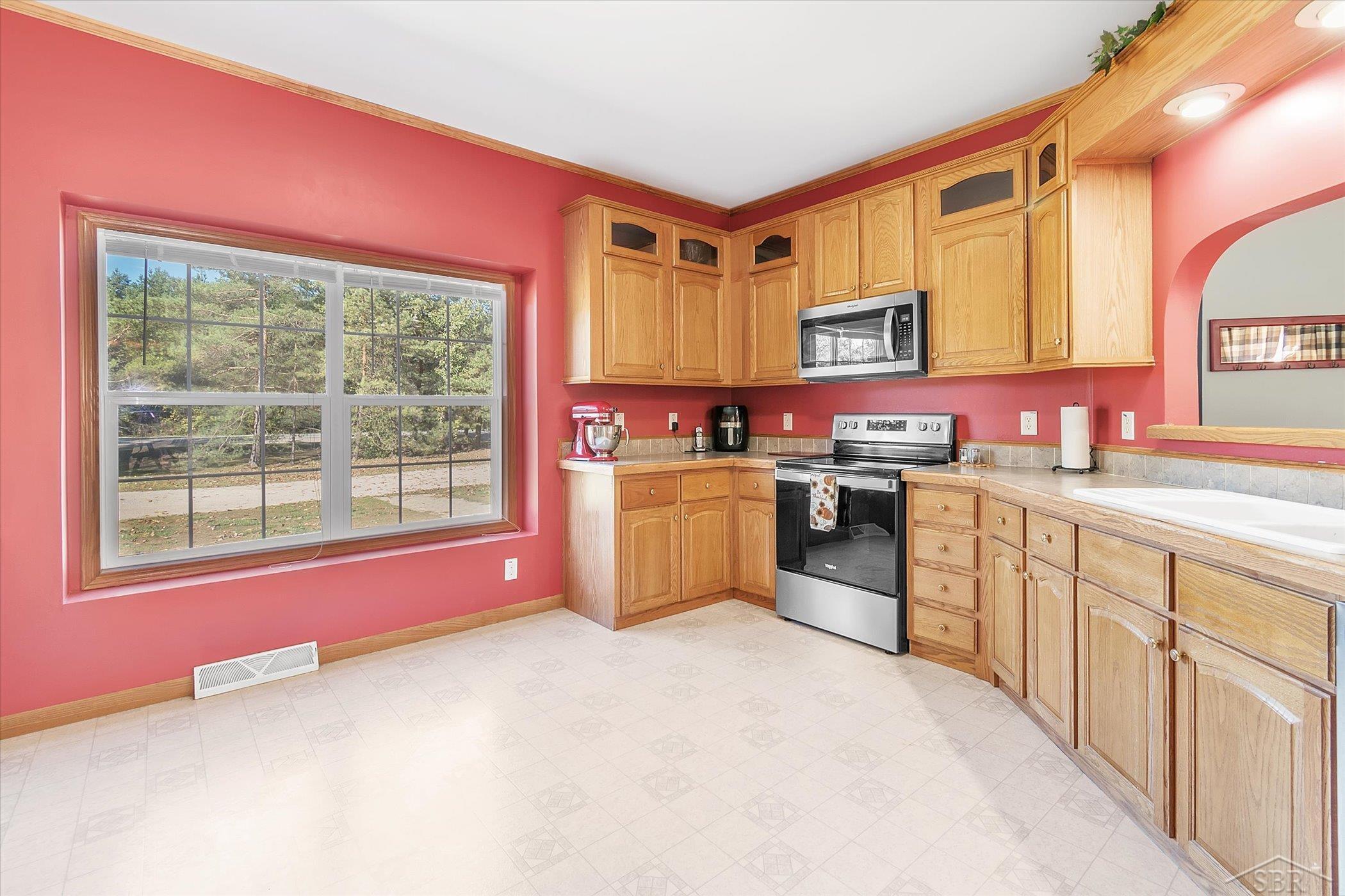 4758 North Meridian Road Hope, MI 48628 - Photo 15 of 65 50091232-14.JPG