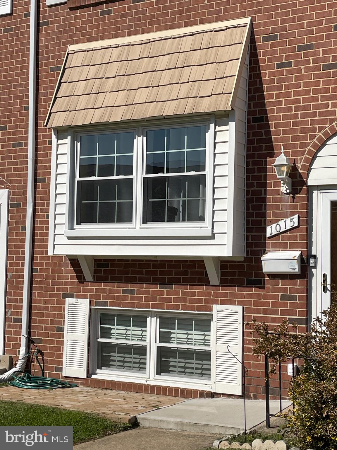 1015 Stormont Circle Halethorpe, MD 21227 - Photo 3 of 43 Front Bay Window