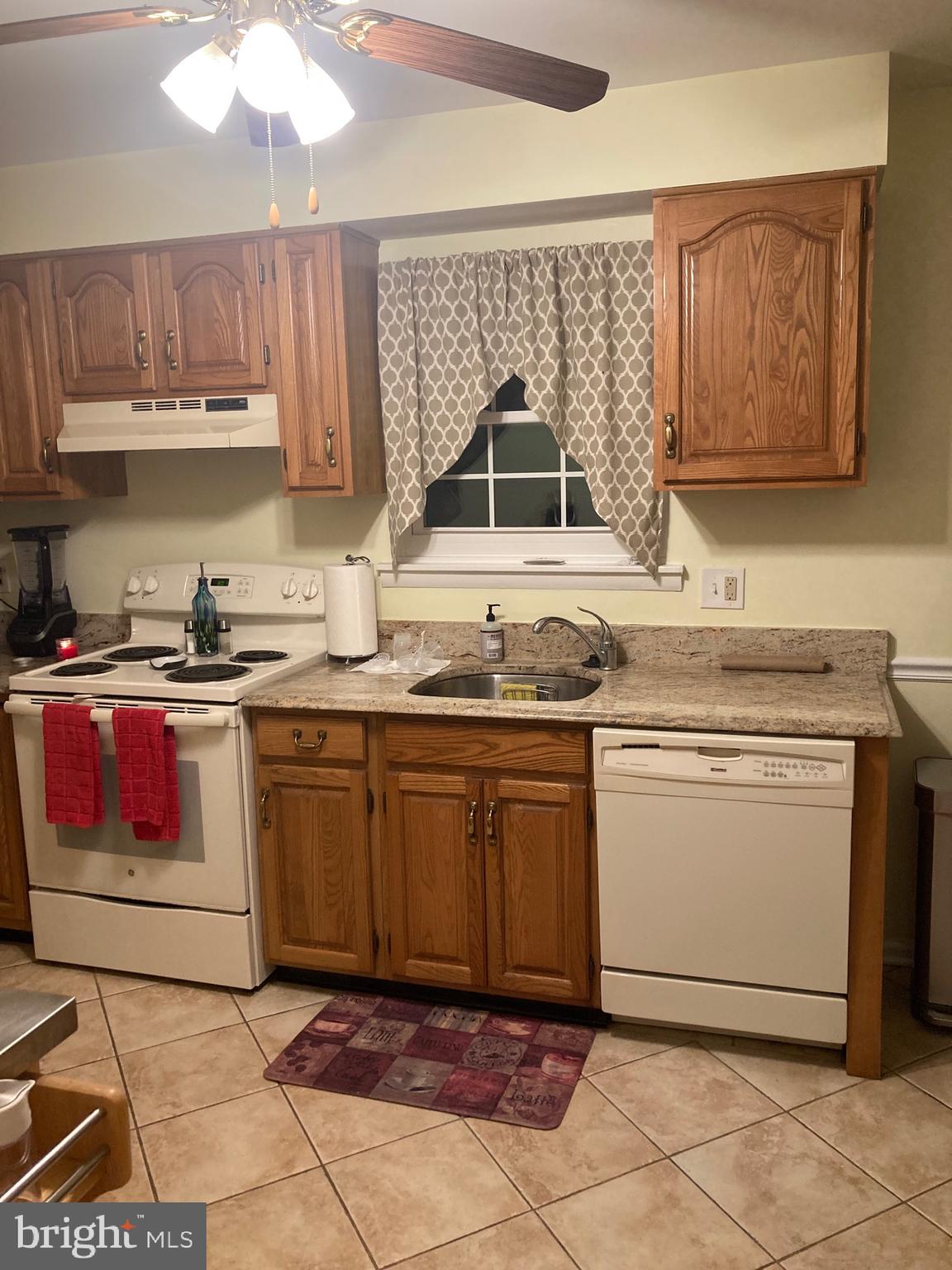 1015 Stormont Circle Halethorpe, MD 21227 - Photo 10 of 43 Kitchen
