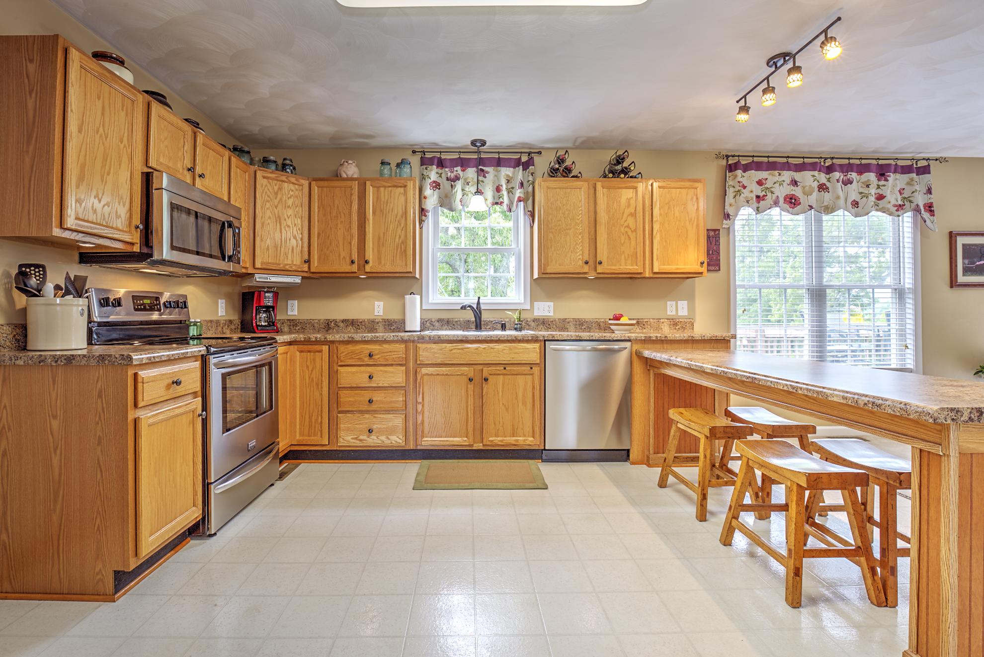 210 Aftons Meadow Road Vinton, VA 24179 - Photo 3 of 48 Kitchen