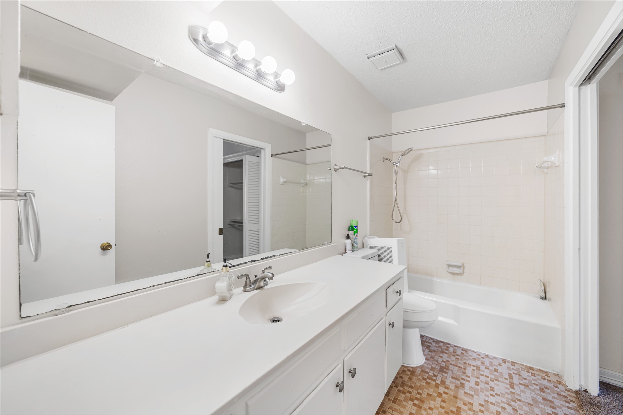 8233 Kingsbrook Road, Unit 233 Houston, TX 77024 - Photo 20 of 24 a bathroom with a tub a sink and a mirror