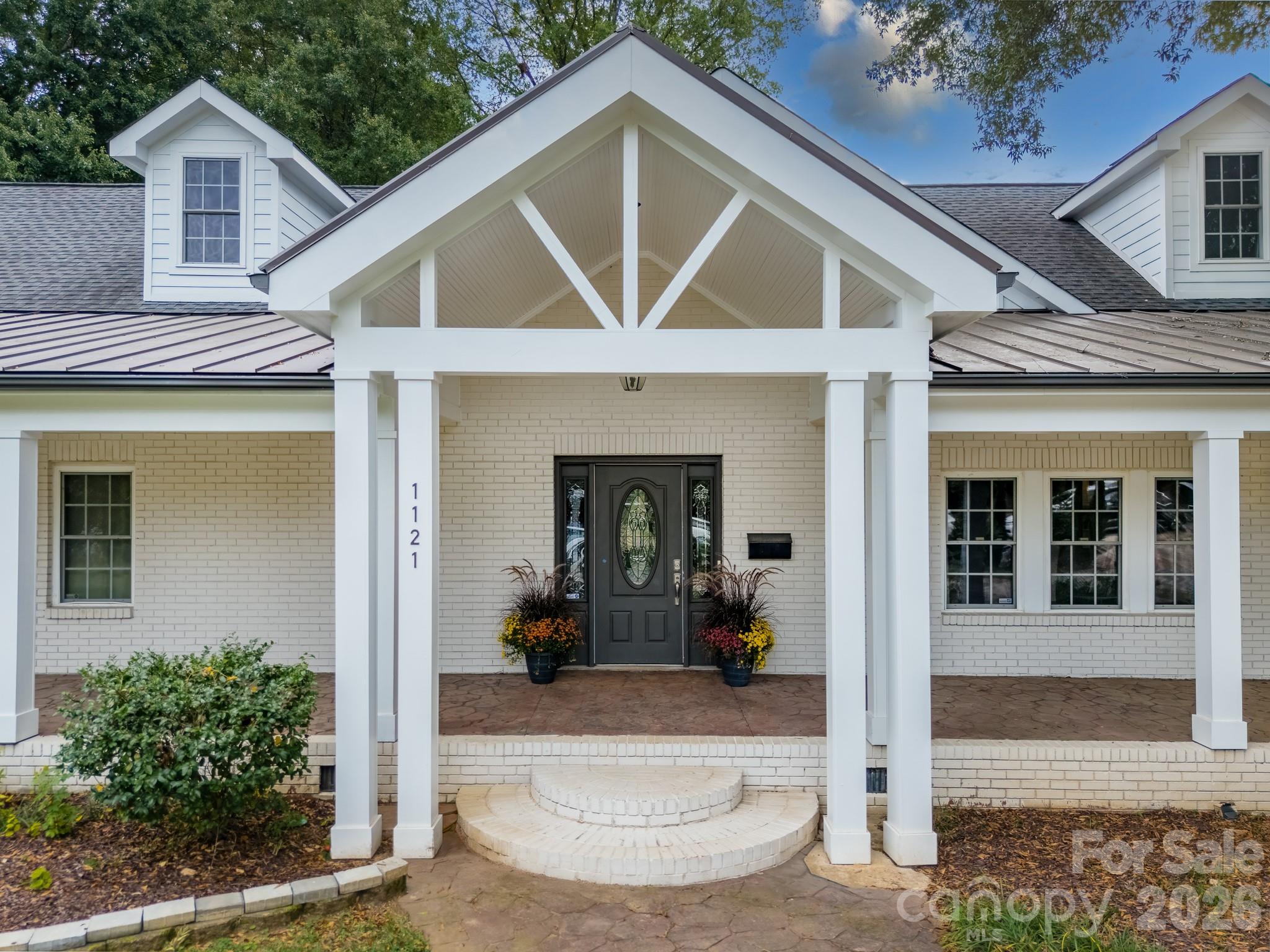 1121 South Wendover Road Charlotte, NC 28211 - Photo 5 of 48 a view of a house with entrance gate