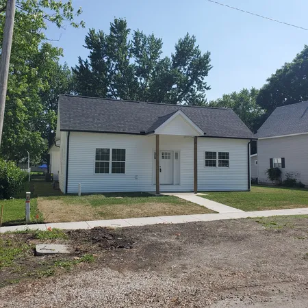 $249,999 | 409 East Buckner Street, Tuscola, IL 61953