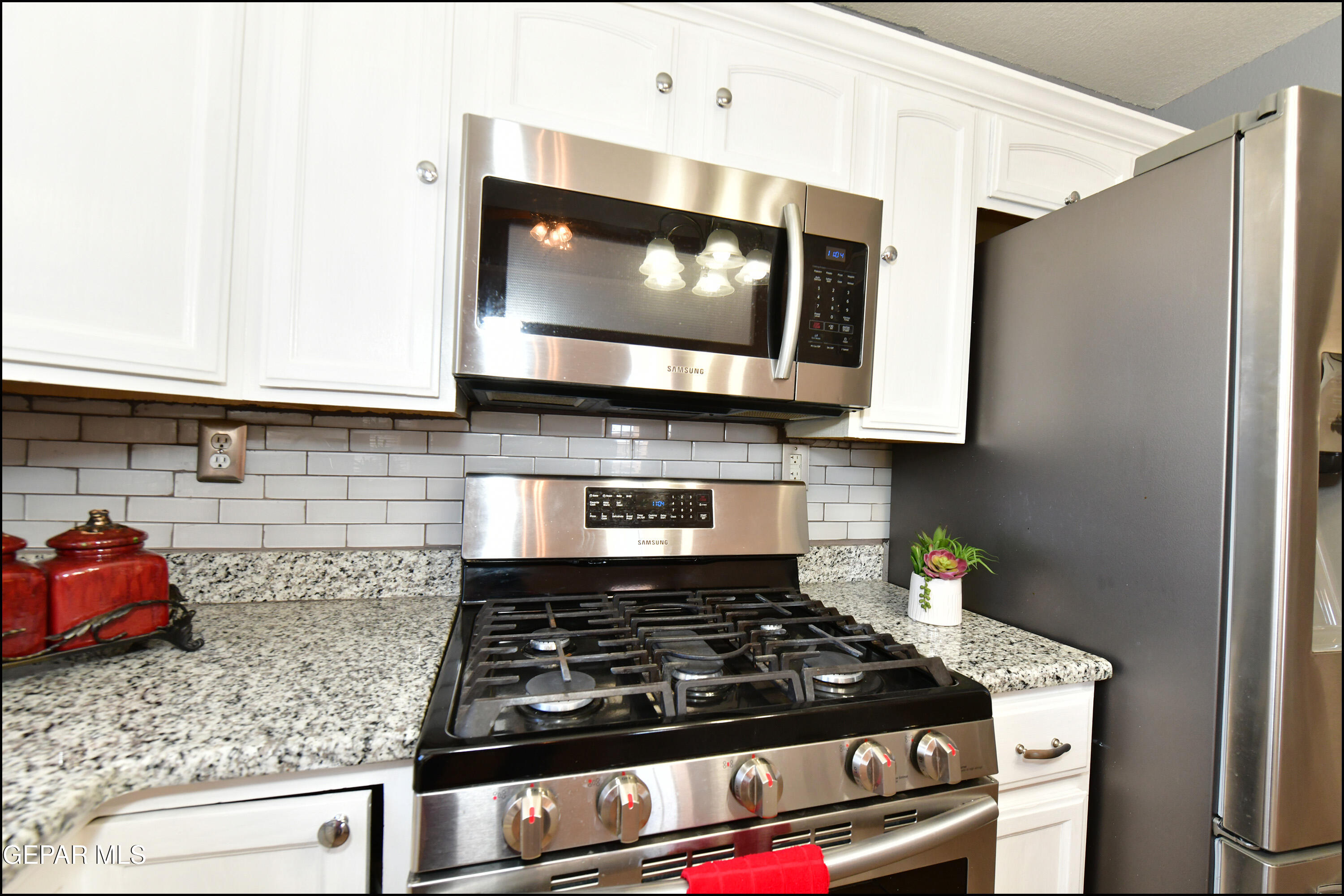 12232 Tierra Rosa Way El Paso, TX 79938 - Photo 11 of 34 a kitchen with a stove and a microwave