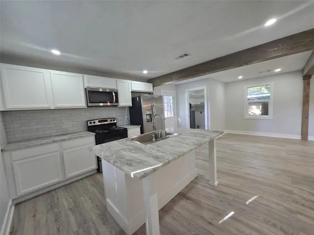 $284,900 | 802 Front Street, Columbus, TX 78934