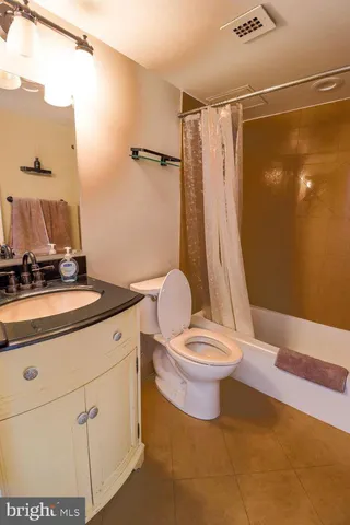 $179,900 | 4242 East-West Highway, Unit 417, Chevy Chase, MD 20815