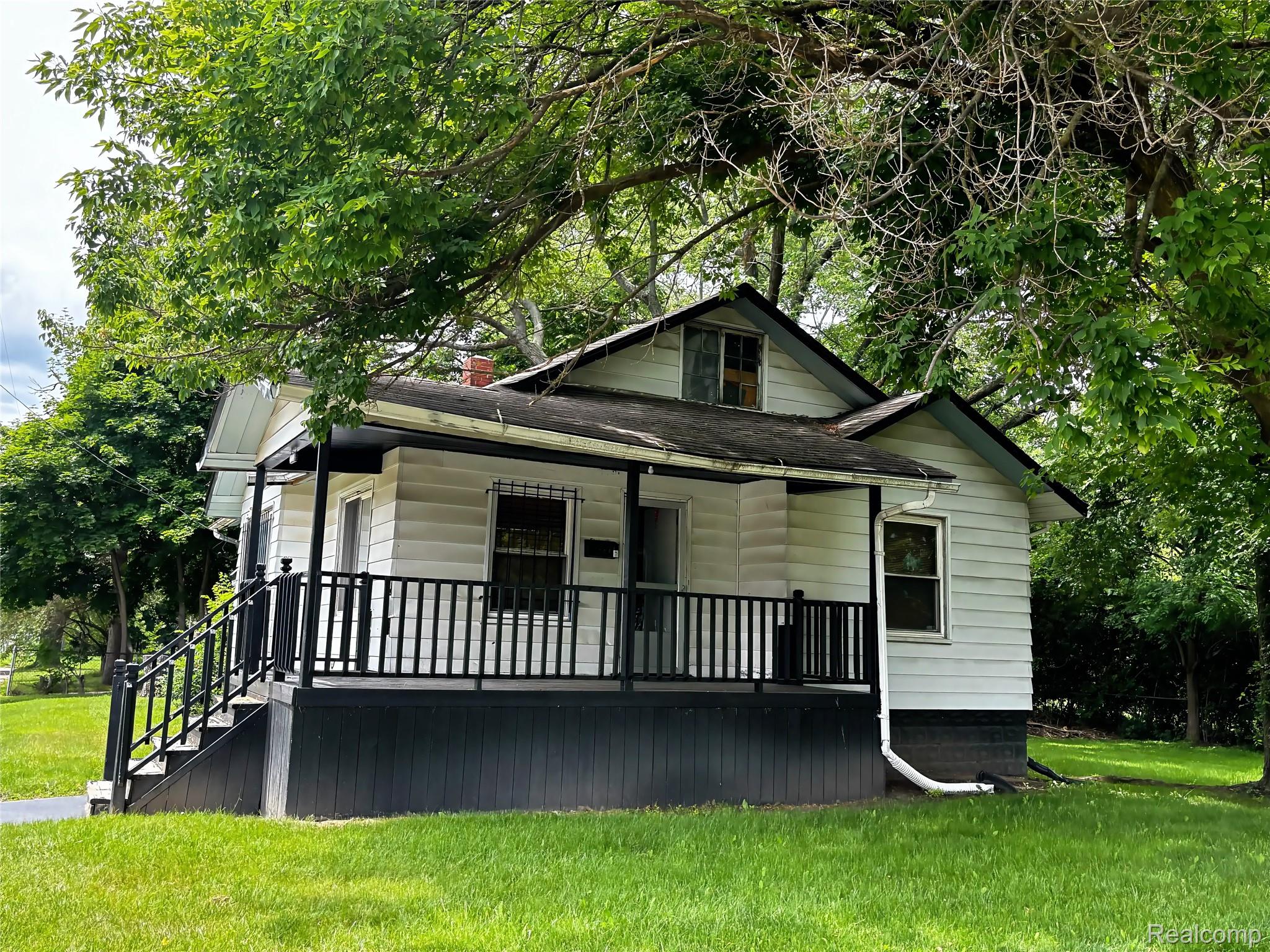 4001 Fleming Road Flint, MI 48504 - Photo 1 of 8 copy_9C9D99E9-3E73-4122-B1FD-E73A79EE2370.jpeg