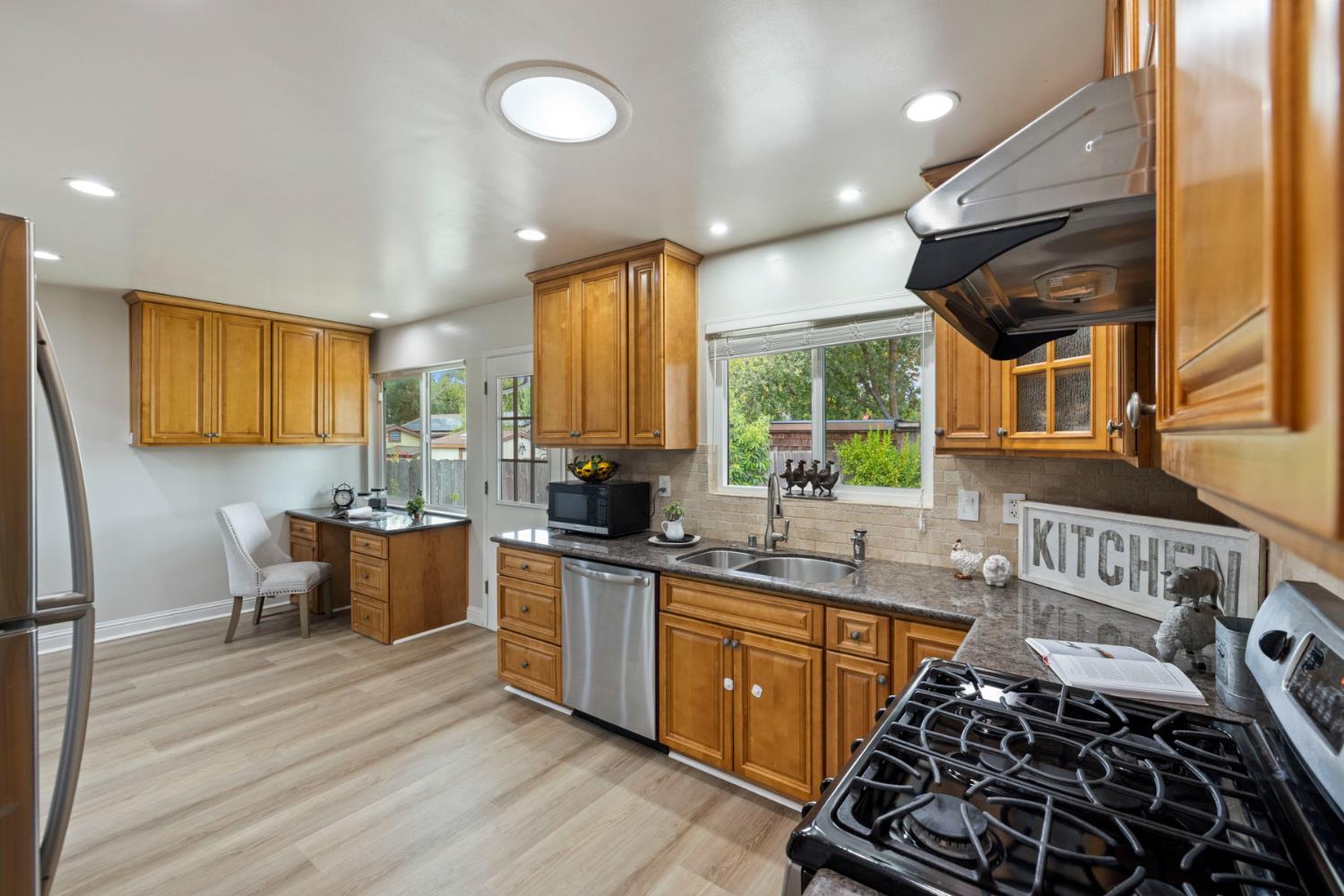 23868 Fairlands Road Hayward, CA 94541 - Photo 16 of 39