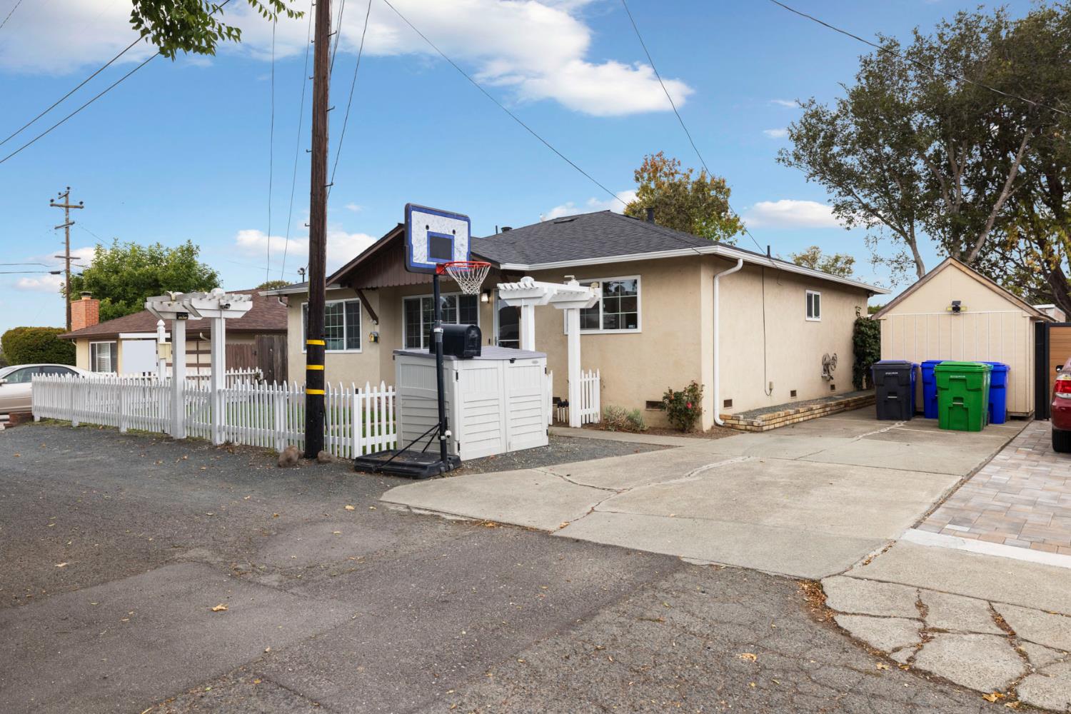 23868 Fairlands Road Hayward, CA 94541 - Photo 6 of 39