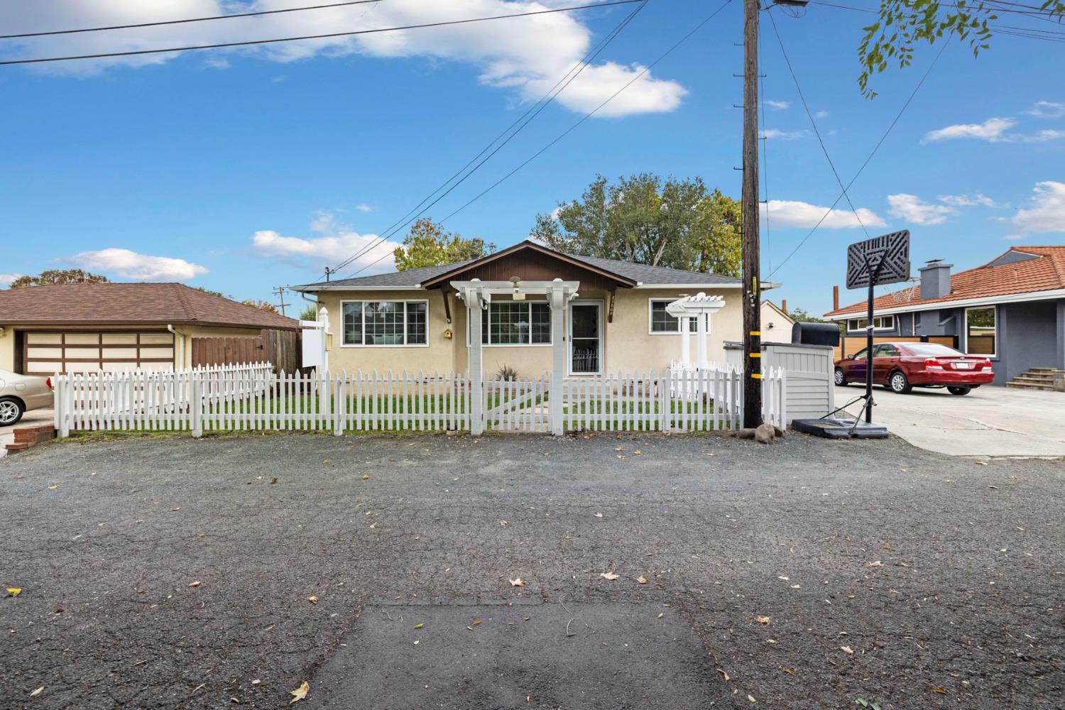 23868 Fairlands Road Hayward, CA 94541 - Photo 7 of 39