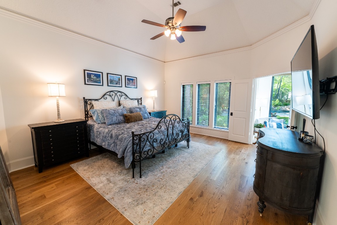 6 Red Sable Point The Woodlands, TX 77380 - Photo 20 of 50 Oversized Primary Suite has its own HVAC & A/C system opens up to the Sun Room