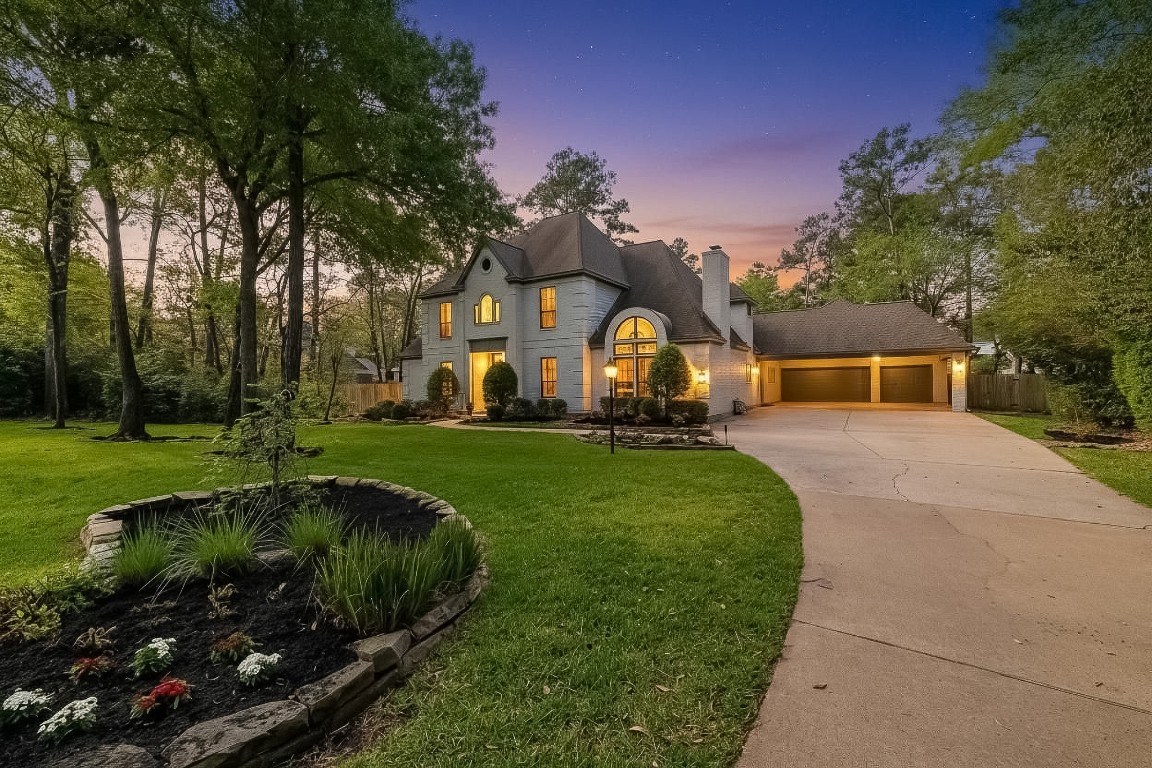6 Red Sable Point The Woodlands, TX 77380 - Photo 2 of 50 a front view of a house with garden